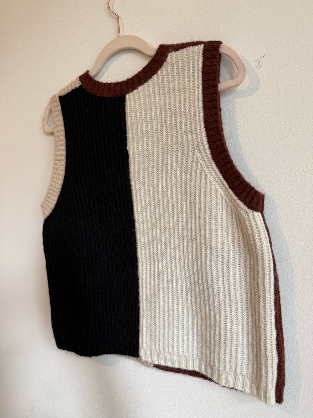 VRG GRL Bridgette knit color-block button sweater vest in brown/white/black - Picture 8 of 8
